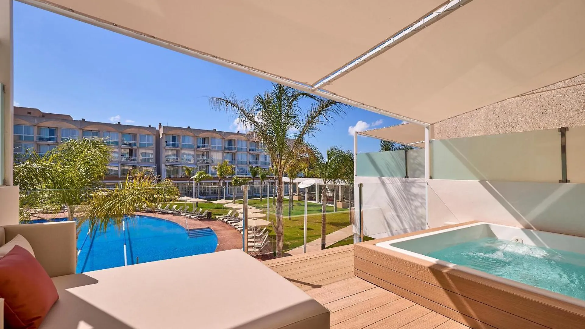 Zafiro Alzinar Mar Adults Only - Refurbished 2025 Apartment Can Picafort  0*, Can Picafort (Mallorca) Spain