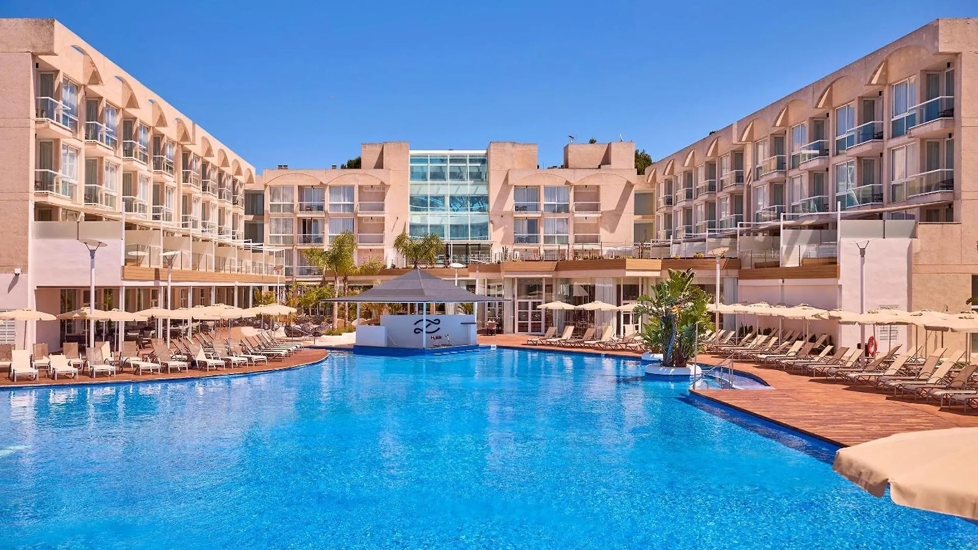 Zafiro Alzinar Mar Adults Only - Refurbished 2025 Apartment Can Picafort  Spain
