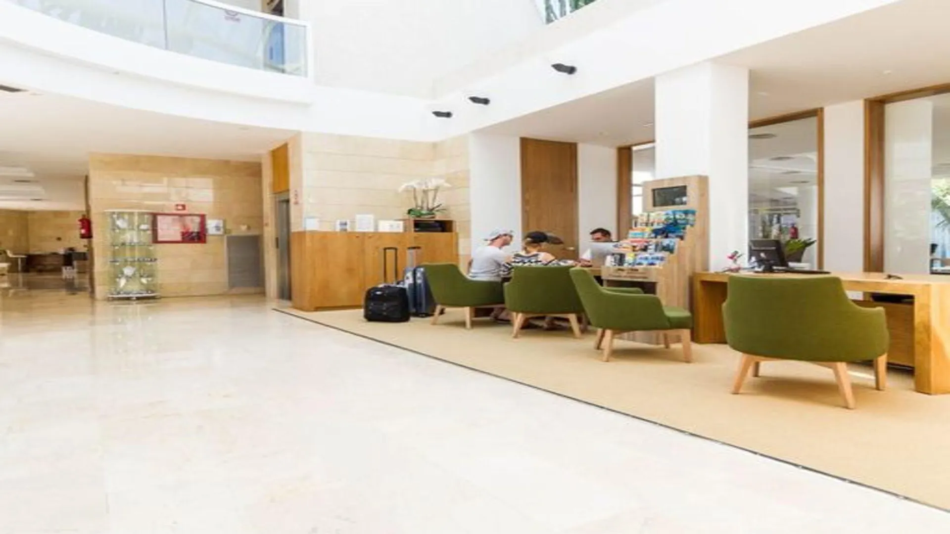 Zafiro Alzinar Mar Adults Only - Refurbished 2025 Apartment Can Picafort  Spain